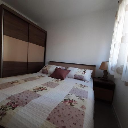 Apartment Lucky With Jacuzzi Trogir Oda fotoğraf