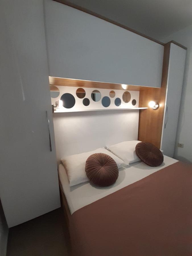 Apartment Lucky With Jacuzzi Trogir Dış mekan fotoğraf