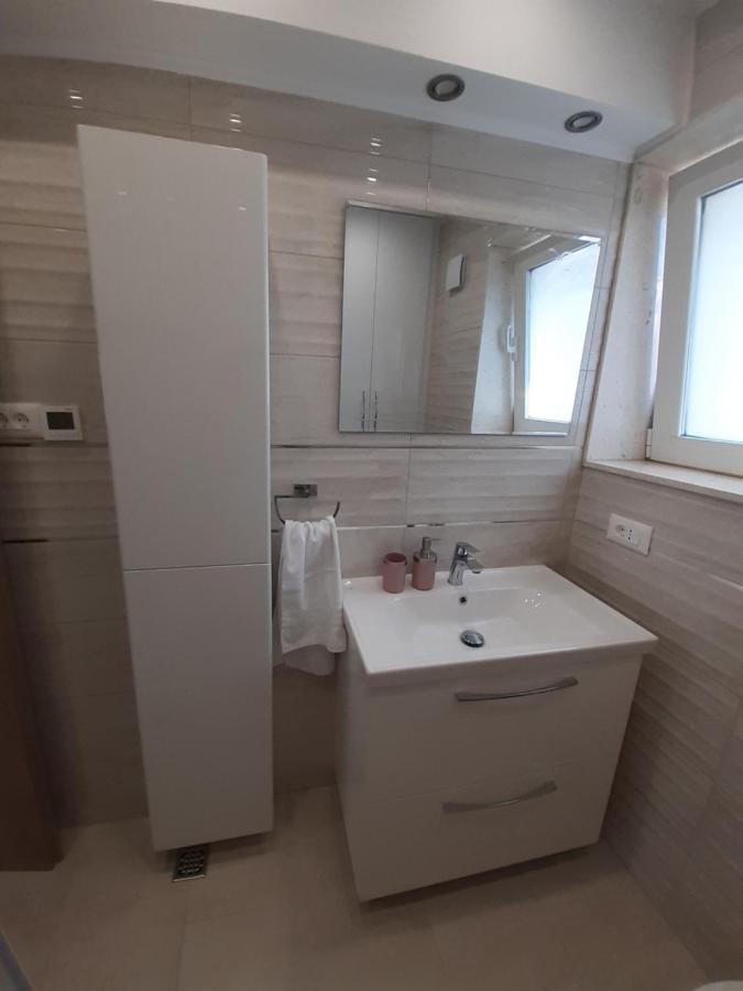 Apartment Lucky With Jacuzzi Trogir Dış mekan fotoğraf