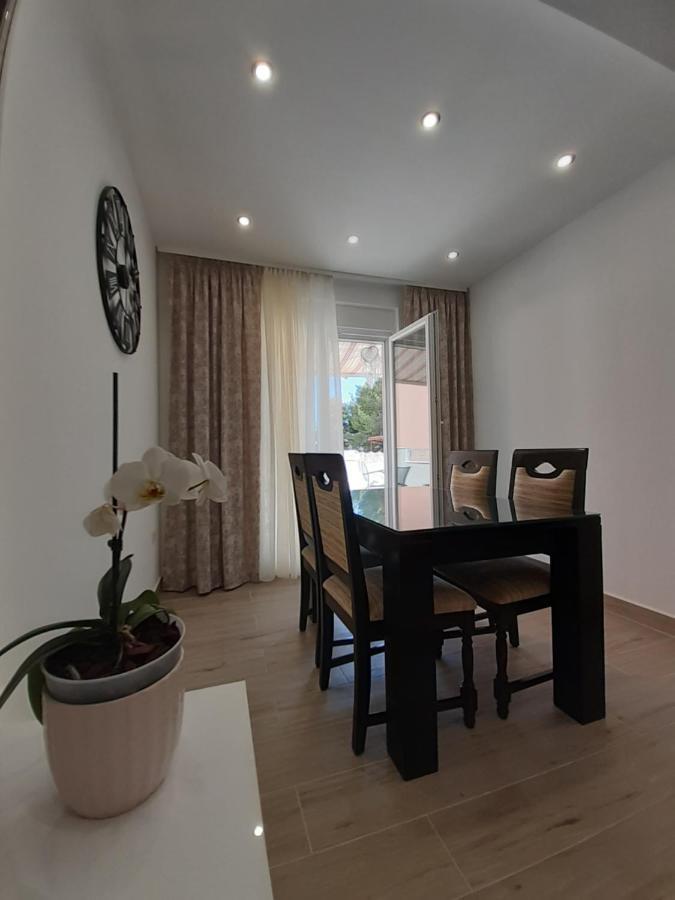 Apartment Lucky With Jacuzzi Trogir Dış mekan fotoğraf