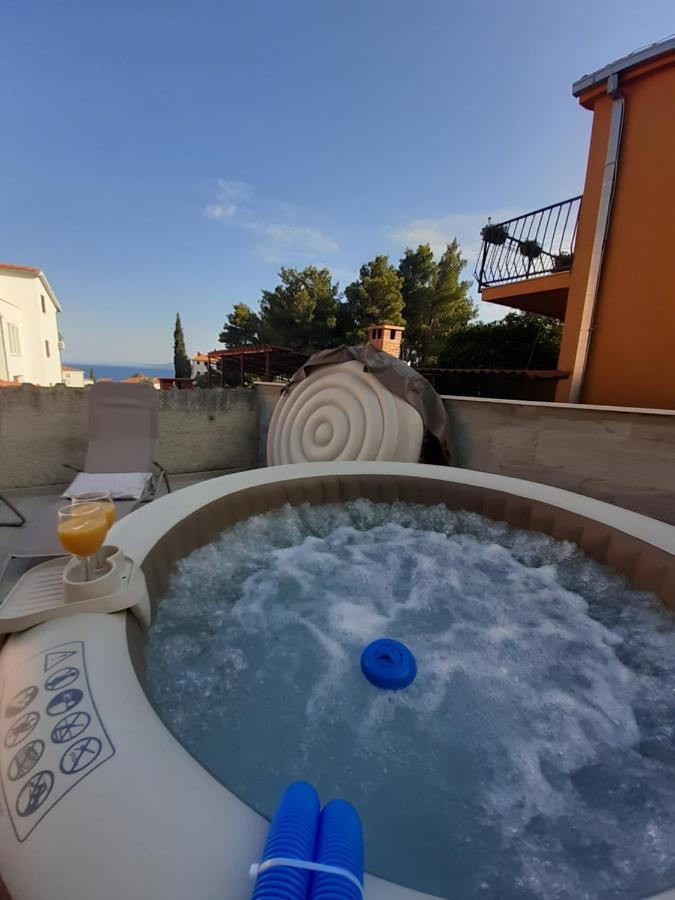 Apartment Lucky With Jacuzzi Trogir Dış mekan fotoğraf