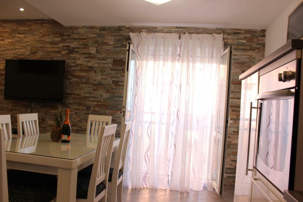 Apartment Lucky With Jacuzzi Trogir Dış mekan fotoğraf