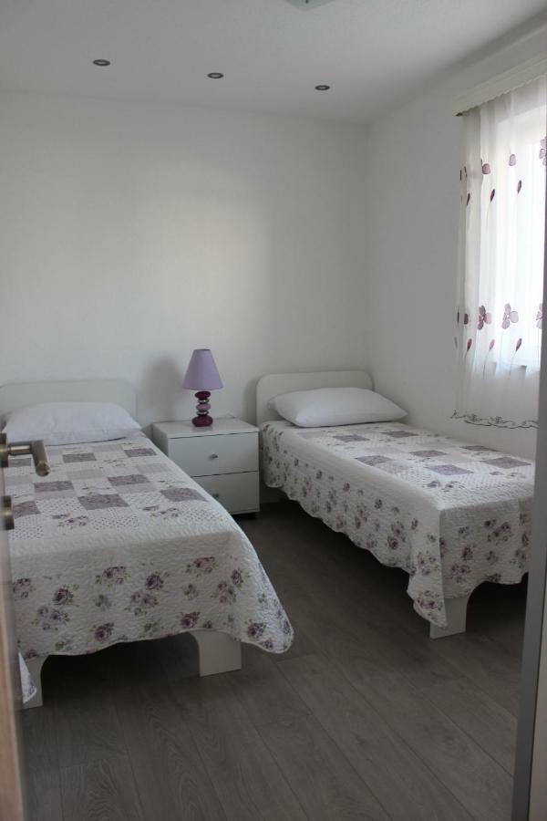 Apartment Lucky With Jacuzzi Trogir Dış mekan fotoğraf