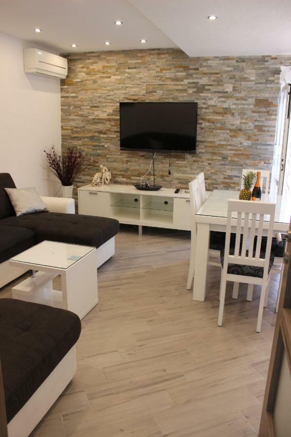 Apartment Lucky With Jacuzzi Trogir Dış mekan fotoğraf