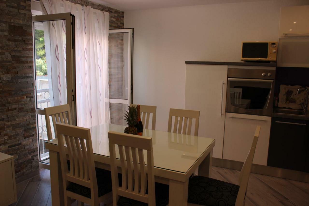 Apartment Lucky With Jacuzzi Trogir Dış mekan fotoğraf