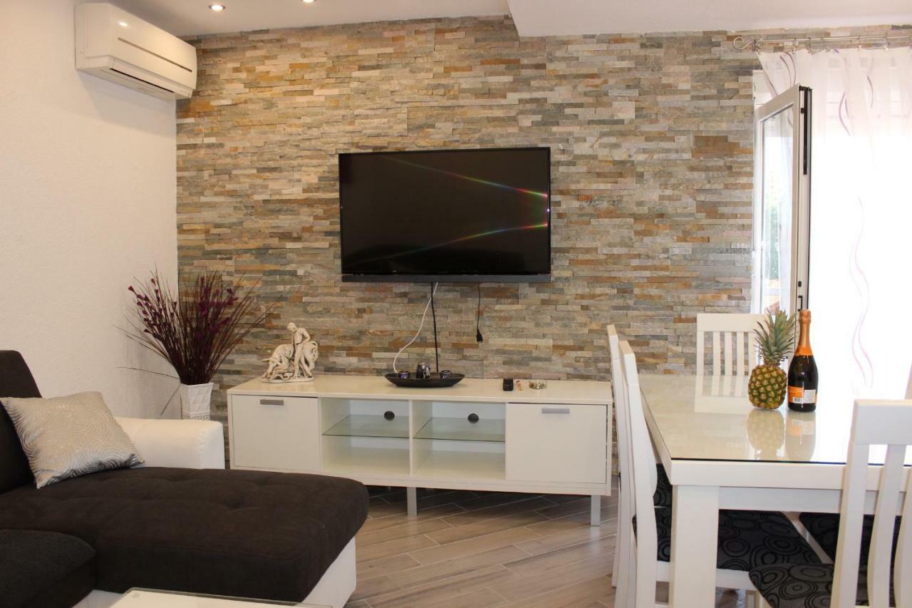 Apartment Lucky With Jacuzzi Trogir Dış mekan fotoğraf