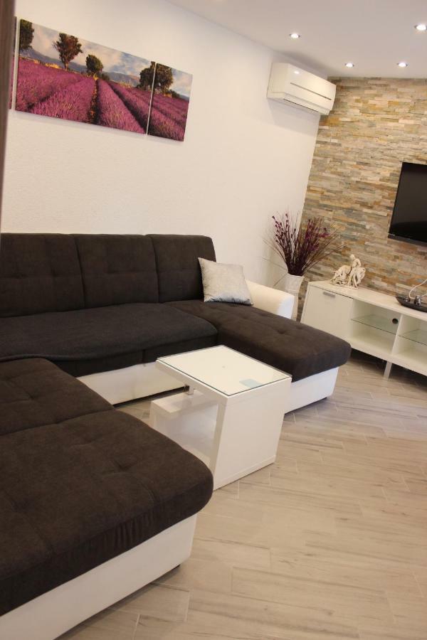 Apartment Lucky With Jacuzzi Trogir Dış mekan fotoğraf